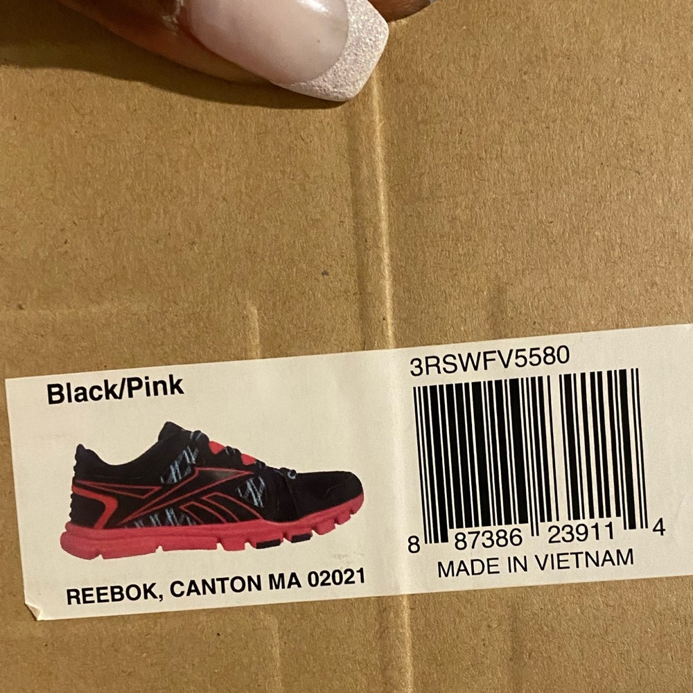 Women’s Reeboks - Picture 3 of 4